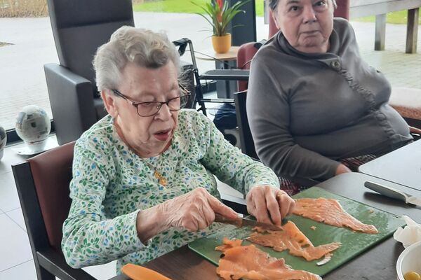 kookactiviteit '24: maken van slaatje met zalm