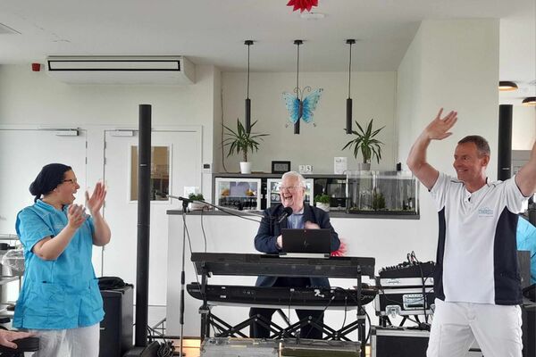 verjaardagsfeest april '24 met optreden guy vracken